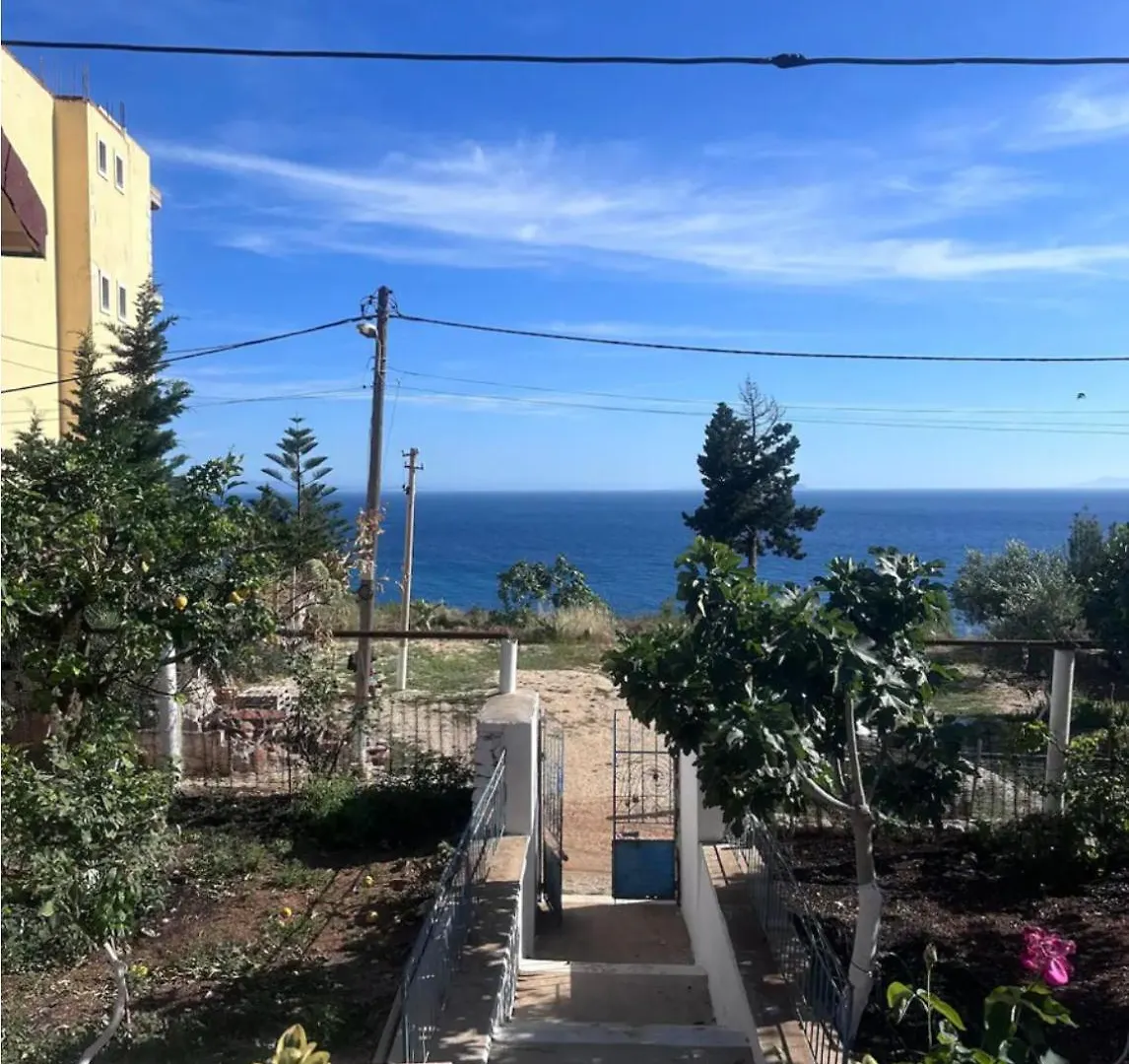 Adrianas Guest House Himarë
